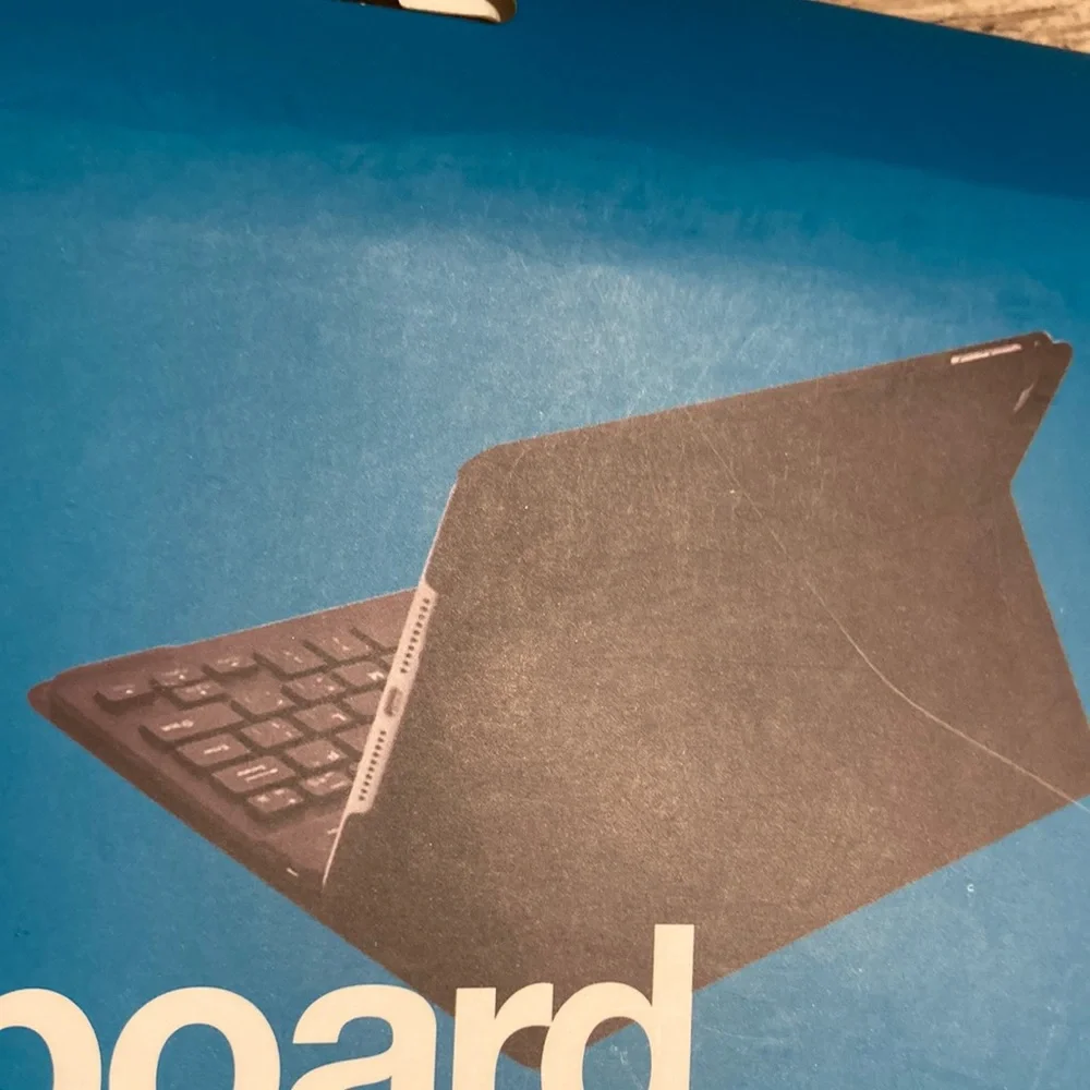 air exec Bluetooth Keyboard with Case IPad fits 10.2 iPad Rose Gold NIB